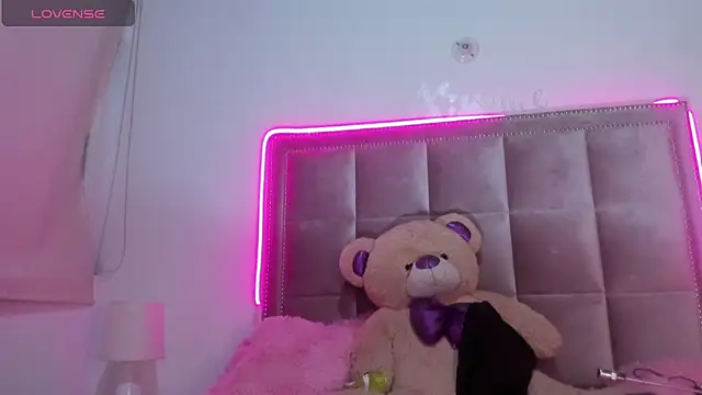 Snapshot of Melody_Ds chatting on December 27, 2024, 11:53 pm Melody Ds online show from December 27, 2024, 11:53 pm