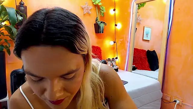 Snapshot of aslyhernandez_7 chatting on December 30, 2024, 8:36 pm aslyhernandez 7 online show from December 30, 2024, 8:36 pm