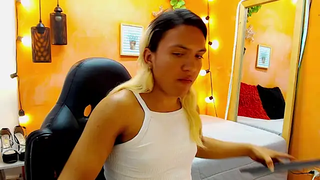 Snapshot of aslyhernandez_7 chatting on January 2, 2025, 8:46 pm aslyhernandez 7 online show from January 2, 2025, 8:46 pm