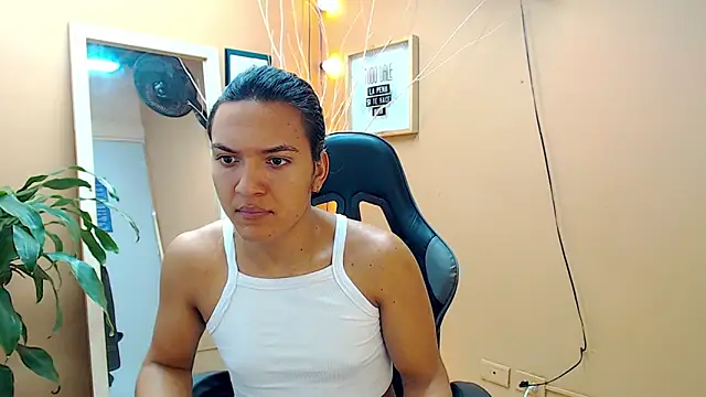 Snapshot of aslyhernandez_7 chatting on January 30, 2025, 11:33 am aslyhernandez 7 online show from January 30, 2025, 11:33 am