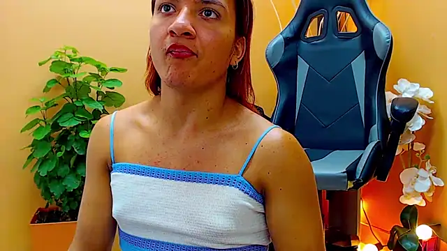 Snapshot of aslyhernandez_7 chatting on February 26, 2025, 9:58 pm aslyhernandez 7 online show from February 26, 2025, 9:58 pm