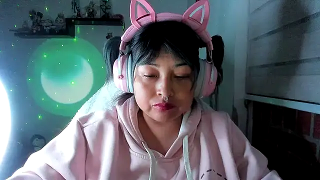 Shaddycute  online show from June 22, 2026, 2:57 am