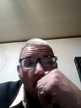 Snapshot of gettinit2wice chatting on December 20, 2024, 11:10 am gettinit2wice online show from December 20, 2024, 11:10 am