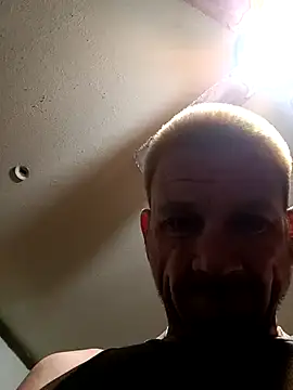 Snapshot of gettinit2wice chatting on January 6, 2025, 8:35 am gettinit2wice online show from January 6, 2025, 8:35 am