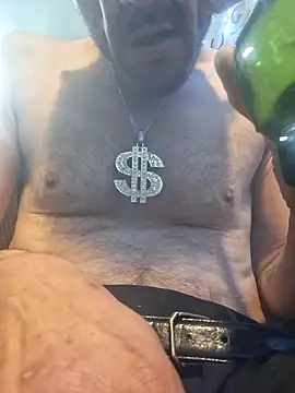 gettinit2wice online show from December 2, 2025, 9:58 am