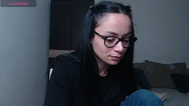 BabySerene online show from April 18, 2026, 3:32 am