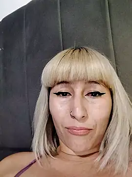 florecita9 online show from January 8, 2025, 11:09 pm