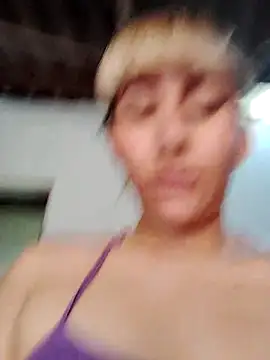 florecita9 online show from January 13, 2025, 10:45 pm