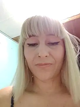 florecita9 online show from January 18, 2025, 11:44 pm