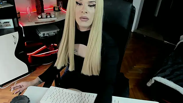 EvelynLexy online show from November 14, 2025, 11:31 am