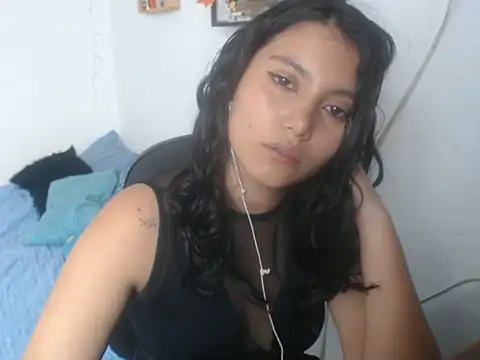 HannaKlein online show from December 17, 2025, 6:36 pm