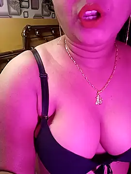 Snapshot of ella_mariya chatting on January 4, 2025, 4:11 pm ella mariya online show from January 4, 2025, 4:11 pm