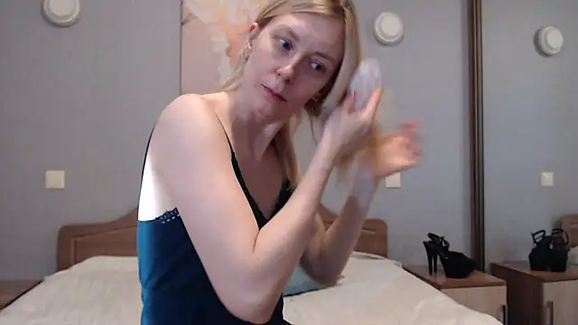 Snapshot of AvelinaLeoni chatting on February 26, 2025, 6:37 am AvelinaLeoni online show from February 26, 2025, 6:37 am