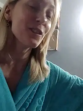 Snapshot of AvelinaLeoni chatting on March 16, 2025, 8:21 am AvelinaLeoni online show from March 16, 2025, 8:21 am