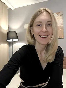 Snapshot of AvelinaLeoni chatting on October 6, 2025, 7:50 am AvelinaLeoni online show from October 6, 2025, 7:50 am