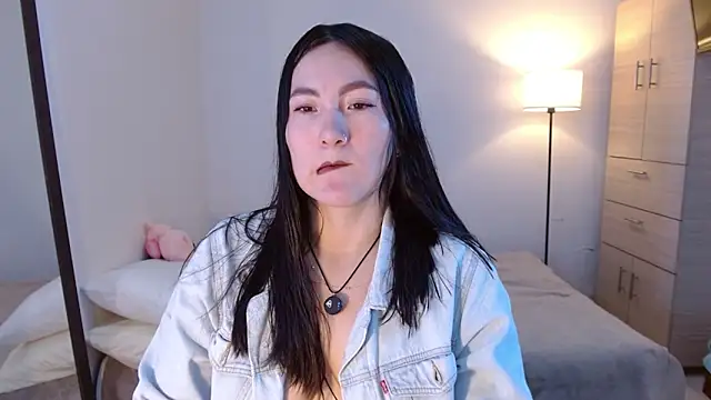 Elle Lee  online show from March 20, 2026, 4:56 pm