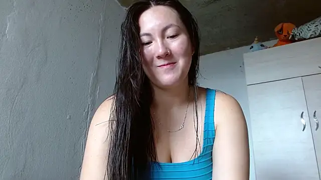 Elle Lee  online show from July 8, 2026, 2:10 pm