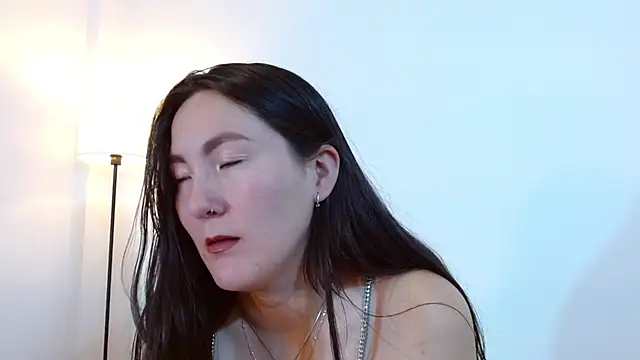 Elle Lee  online show from August 2, 2026, 4:38 pm