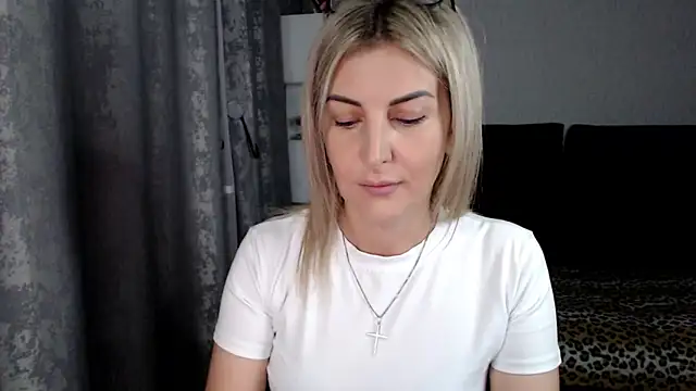 Amelia Harper online show from September 13, 2025, 1:55 pm