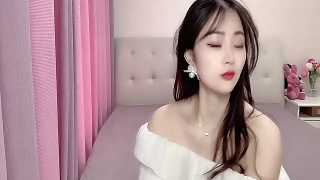 aisha123123 online show from March 19, 2025, 1:54 am