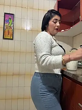 karenlennox1 online show from April 10, 2026, 10:47 pm