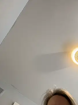 Cherry-red-xo online show from November 10, 2025, 2:49 pm