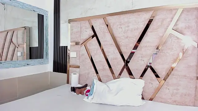 molly sweetee online show from September 21, 2025, 2:02 am