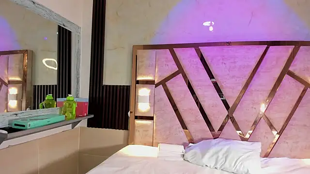 molly sweetee online show from December 16, 2025, 1:43 am