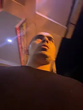 shivani0999 online show from February 5, 2026, 10:25 pm