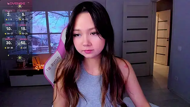 Fluffy Rose online show from December 3, 2025, 2:48 pm