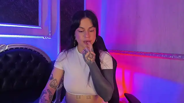 MeganDraco  online show from May 26, 2026, 12:45 pm
