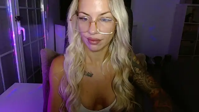 JuicyJanexo online show from June 18, 2026, 4:35 am