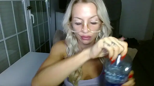 JuicyJanexo online show from August 1, 2026, 4:12 am
