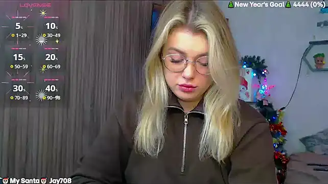 SuchCute online show from December 17, 2025, 3:12 am