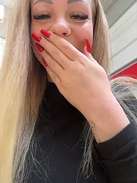 Snapshot of Highschoolpussy chatting on November 17, 2025, 9:37 am Highschoolpussy online show from November 17, 2025, 9:37 am