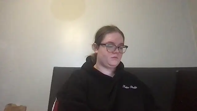 honeyyy24 online show from November 20, 2025, 12:38 pm