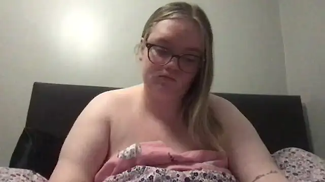 honeyyy24 online show from February 3, 2026, 10:26 pm