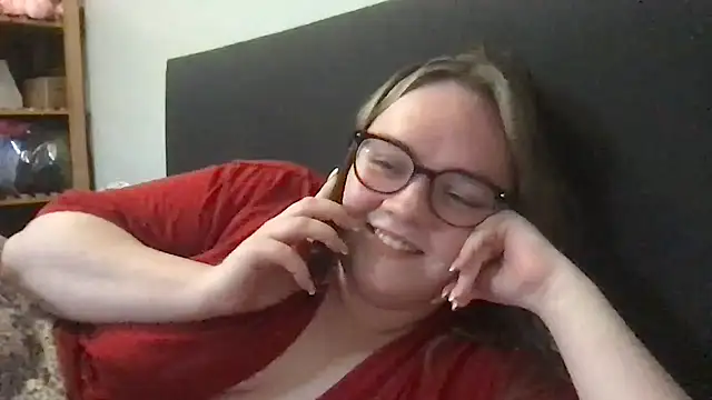 honeyyy24 online show from April 16, 2026, 9:39 pm