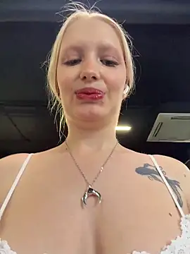 Snapshot of Milkyy_wway chatting on April 26, 2026, 5:38 am Milkyy wway online show from April 26, 2026, 5:38 am