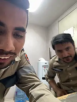 Snapshot of EnriquePersian197 chatting on March 12, 2025, 5:35 am EnriquePersian197 online show from March 12, 2025, 5:35 am