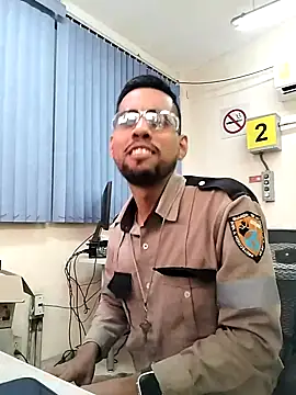 Snapshot of EnriquePersian197 chatting on October 9, 2025, 3:21 pm EnriquePersian197 online show from October 9, 2025, 3:21 pm