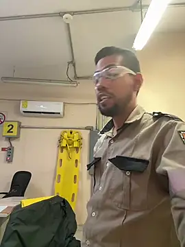 Snapshot of EnriquePersian197 chatting on October 17, 2025, 12:25 am EnriquePersian197 online show from October 17, 2025, 12:25 am