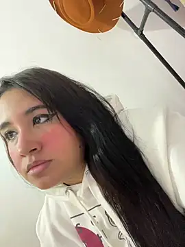 melyescobar online show from February 3, 2025, 12:03 pm