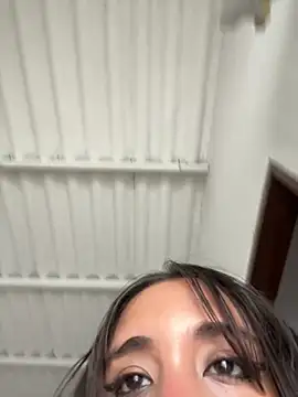 melyescobar online show from March 19, 2025, 1:07 pm