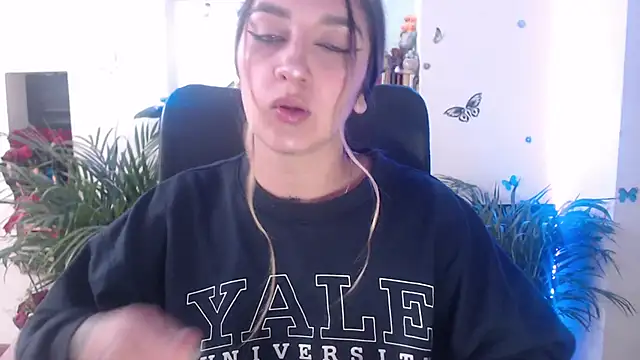 Snapshot of Lia-mitch chatting on April 30, 2026, 6:47 pm Lia-mitch online show from April 30, 2026, 6:47 pm