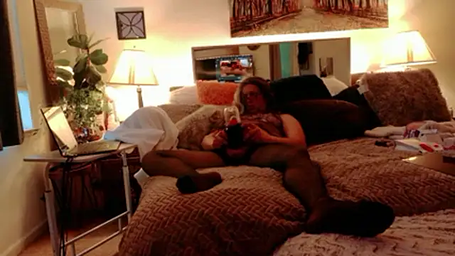 NinasNylonz online show from May 19, 2026, 2:51 am
