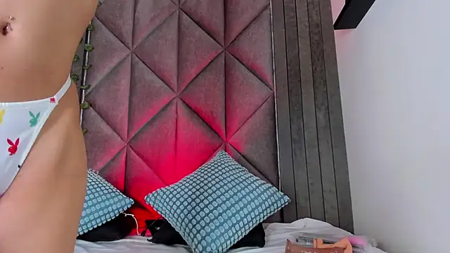 BriaConner  online show from February 11, 2026, 2:49 am