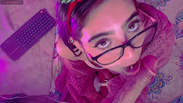 Snapshot of Arii_vega_ chatting on December 16, 2024, 8:20 am Arii vega  online show from December 16, 2024, 8:20 am