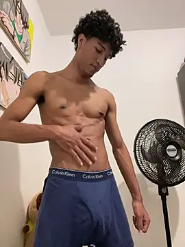 Snapshot of Masterikee chatting on December 8, 2024, 1:56 am Masterikee online show from December 8, 2024, 1:56 am