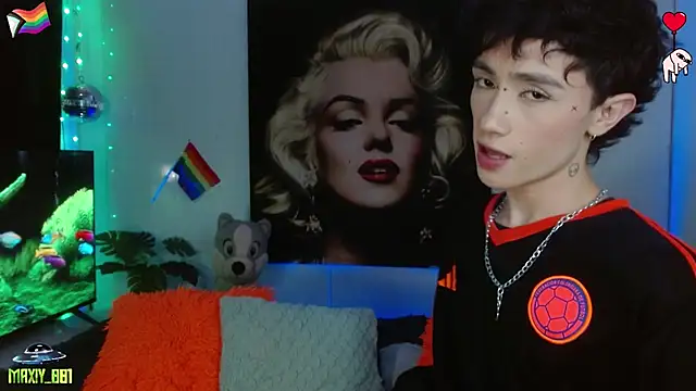 maxiy 001 online show from June 11, 2026, 11:25 pm
